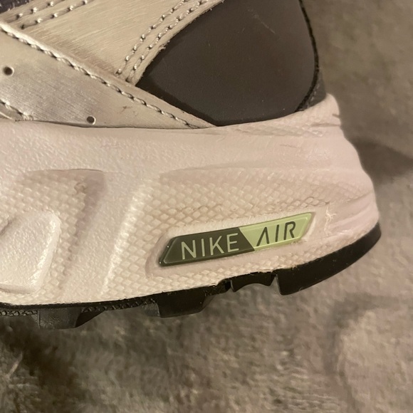 Women’s Nike Alvoro Running Sneakers - Picture 2 of 6